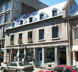 Au deuxi&egrave;me &eacute;tage de ce b&acirc;timent James Lane imprima la pr&eacute;mi&egrave;re annuaire de Doige